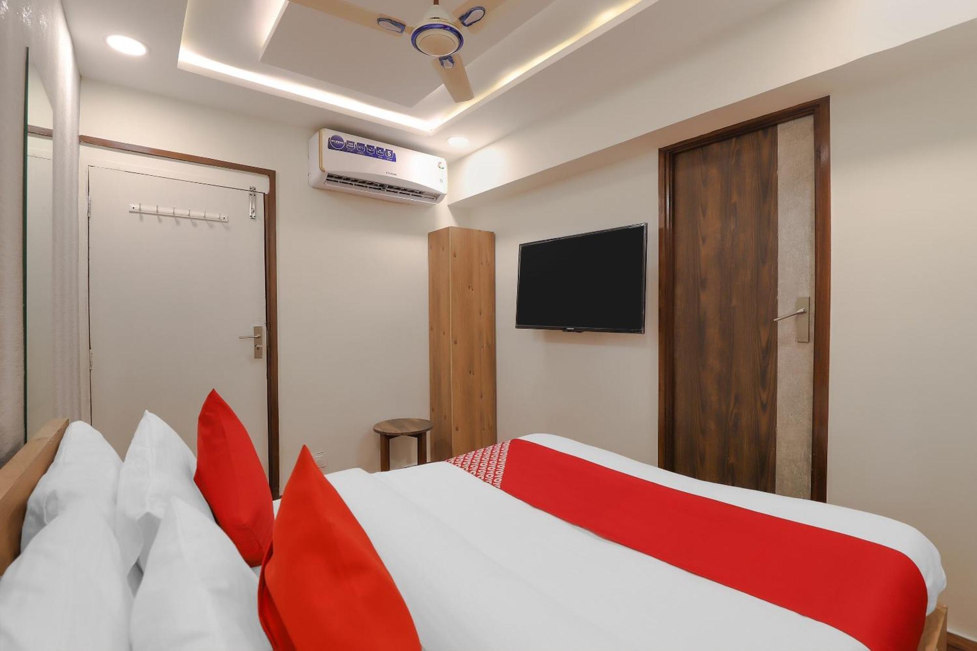 Oyo Hotel Shree Niwas Ahmedabad Esterno foto