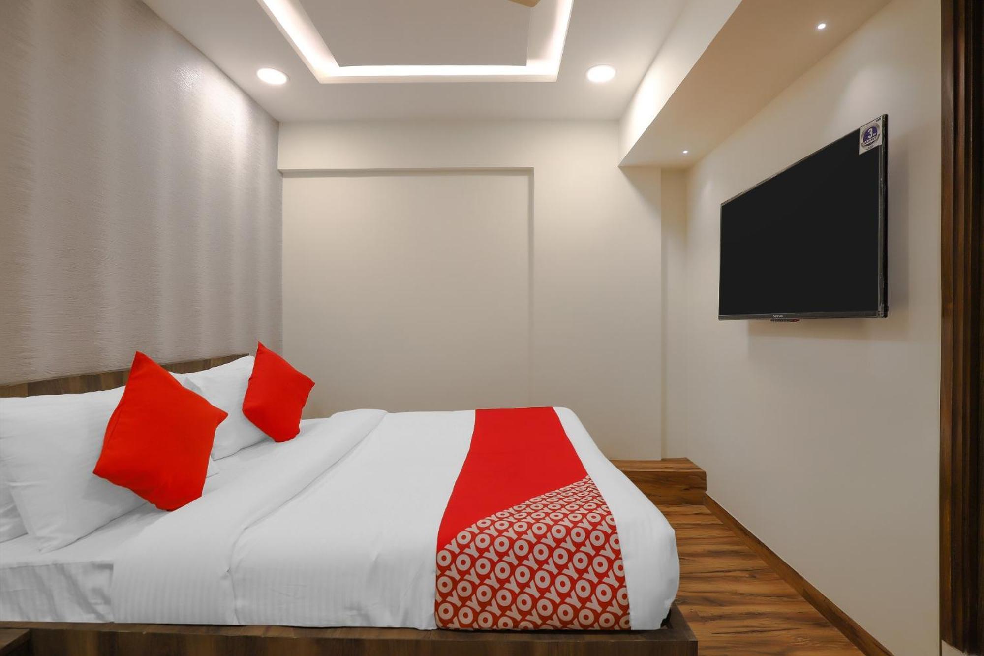 Oyo Hotel Shree Niwas Ahmedabad Esterno foto