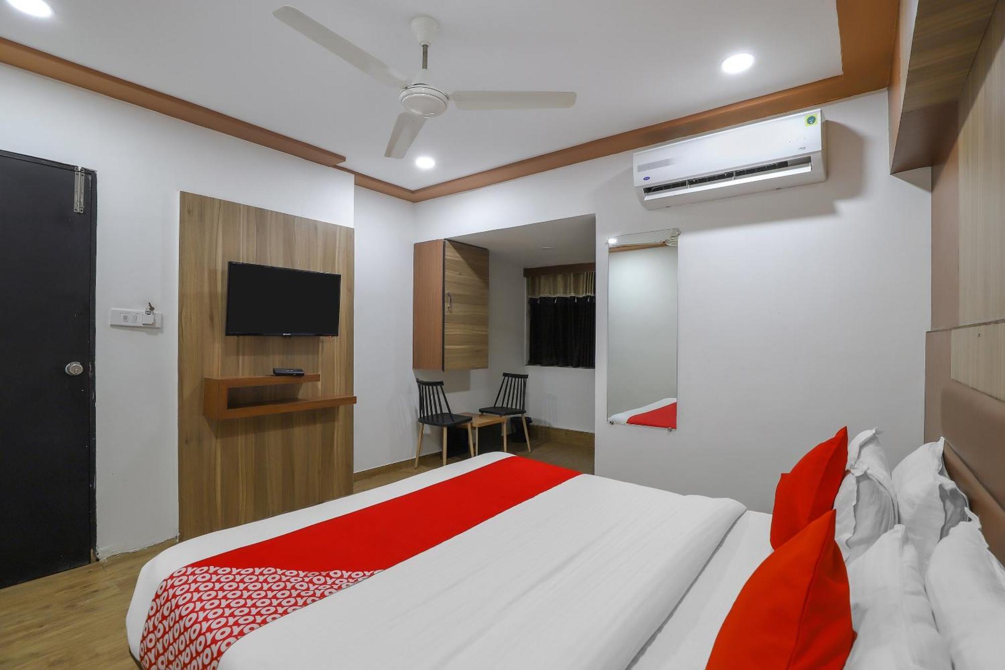 Oyo Hotel Shree Niwas Ahmedabad Esterno foto