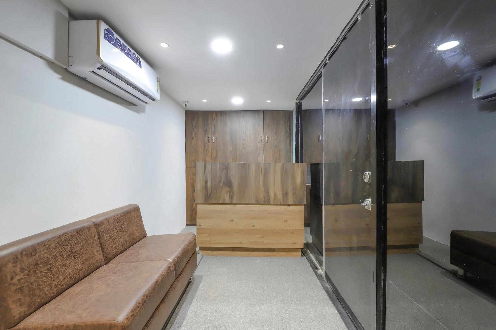 Oyo Hotel Shree Niwas Ahmedabad Esterno foto
