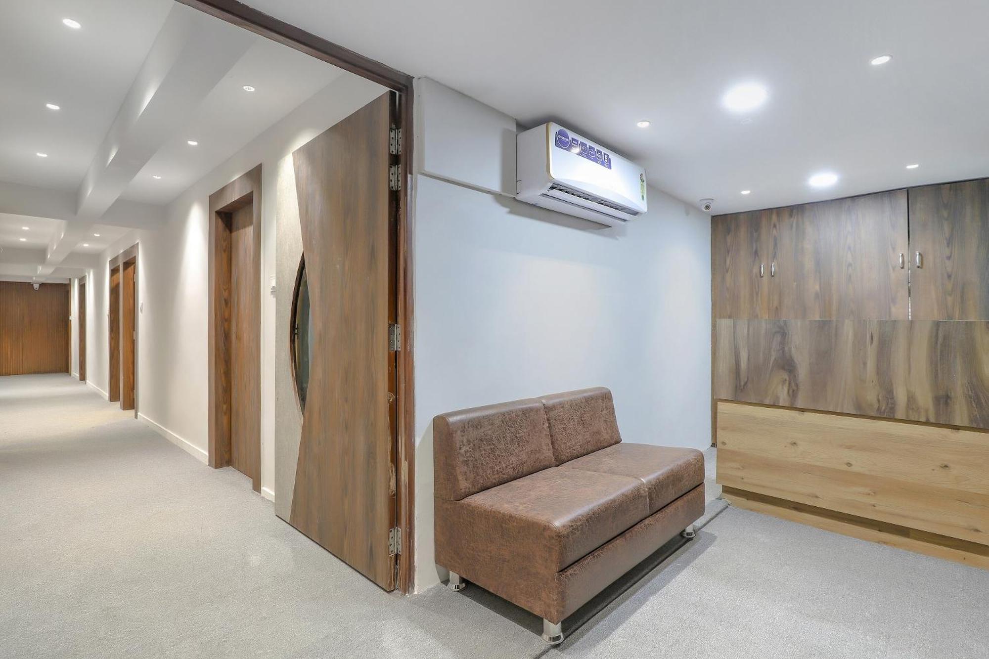 Oyo Hotel Shree Niwas Ahmedabad Esterno foto