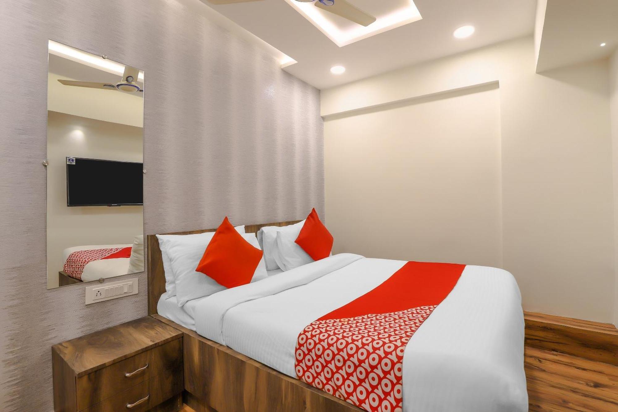 Oyo Hotel Shree Niwas Ahmedabad Esterno foto